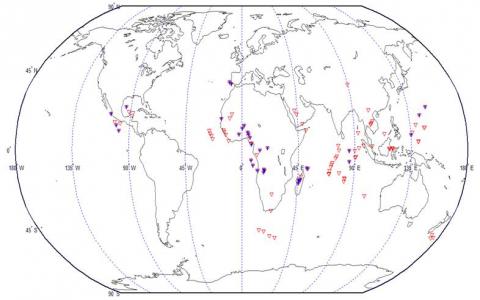 Карта совместных измерений РЧА+ДУФ. Синим цветом отмечены грозовые центры, молниевая активность  которых наблюдалась одновременно приборами РЧА и ДУФ (с) ИКИ РАН